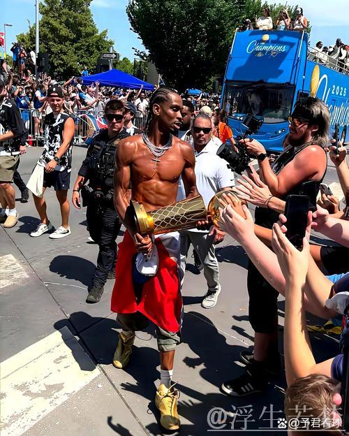 强尼袭击卫冕冠军伊利亚，卡梅罗挺身救场